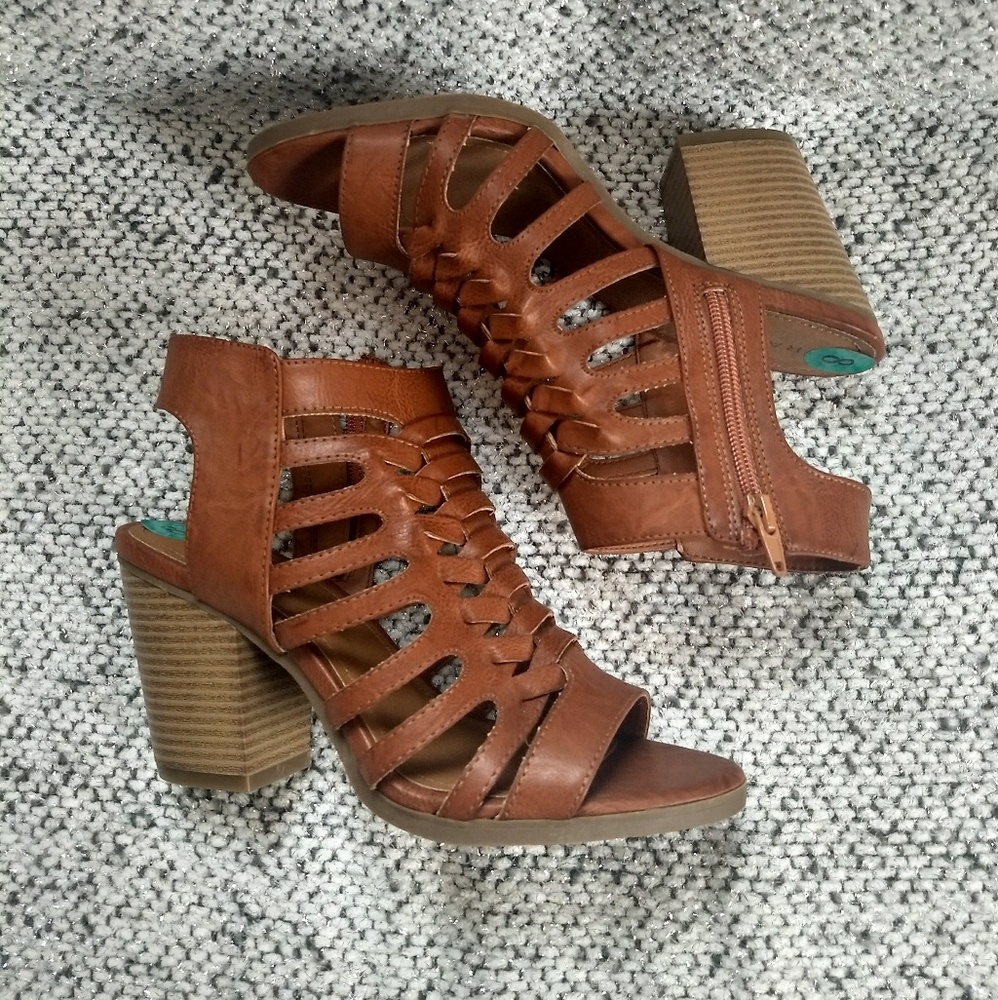 NWOT Block Heel Chestnut Sandals